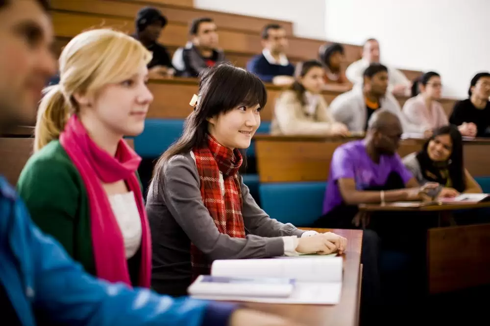 What are the Advantages of Speaking English Fluently?