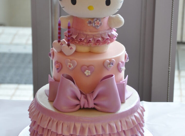 hello kitty cake